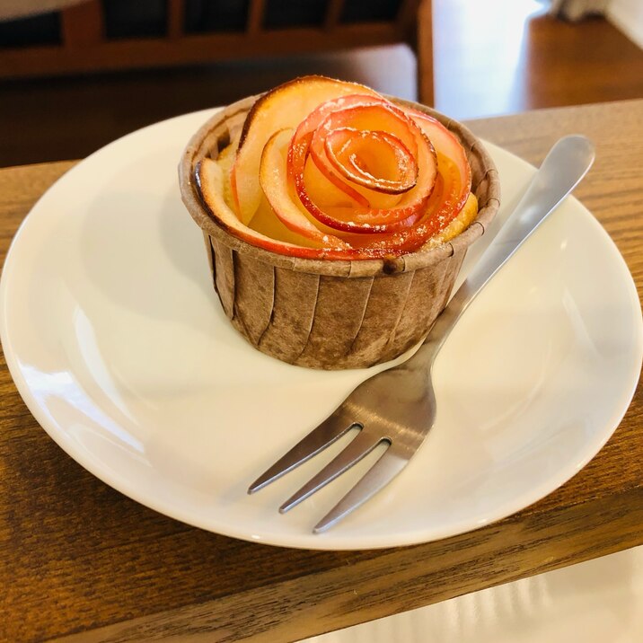 りんごのローズカップケーキ